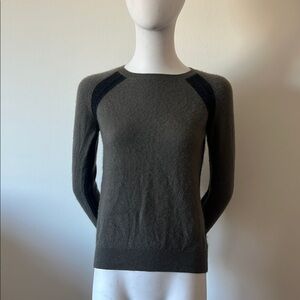 360 Cashmere Grey Sweater with Black Accents Size XS